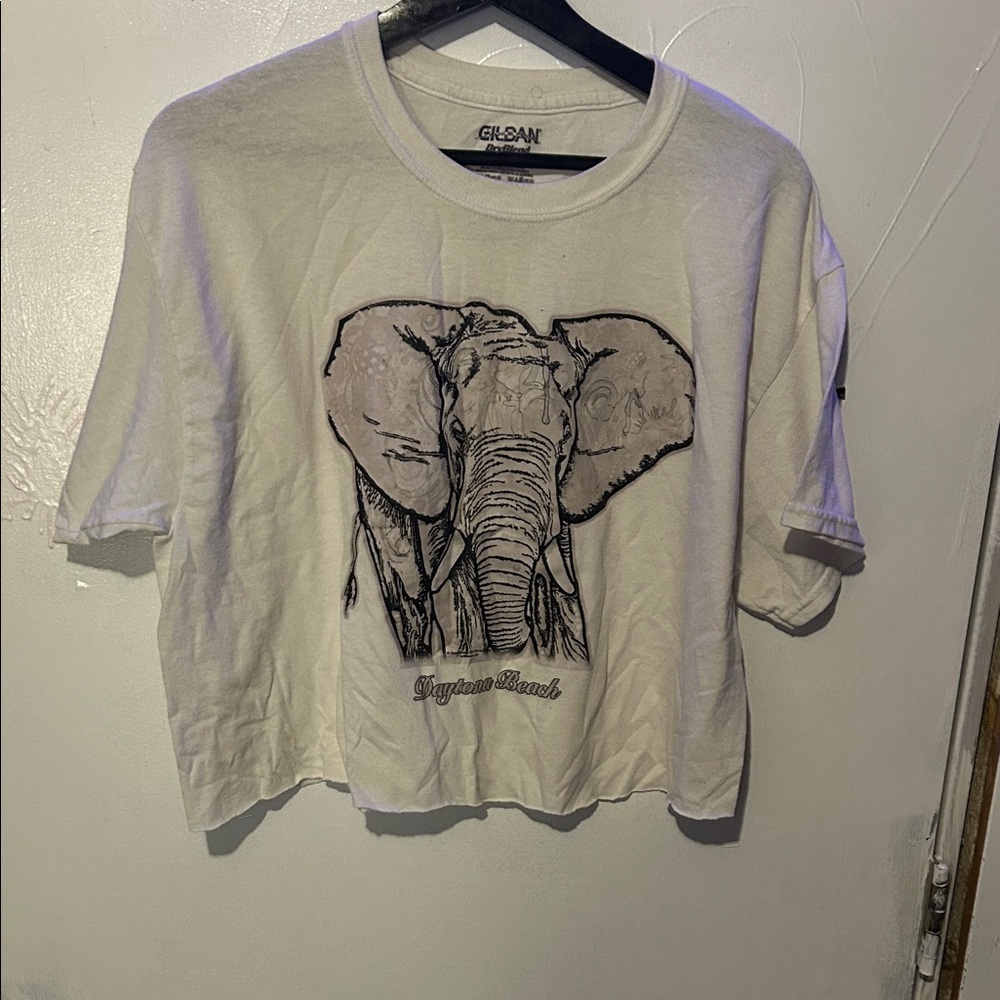Sun changing White Elephant Graphic Tee